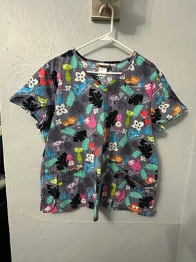 Scrubstar Womens Short Sleeve Tee in Gray with Multicolor Jungle Print